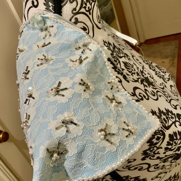 Vintage lace and pearl mini cape - Picture 6 of 14